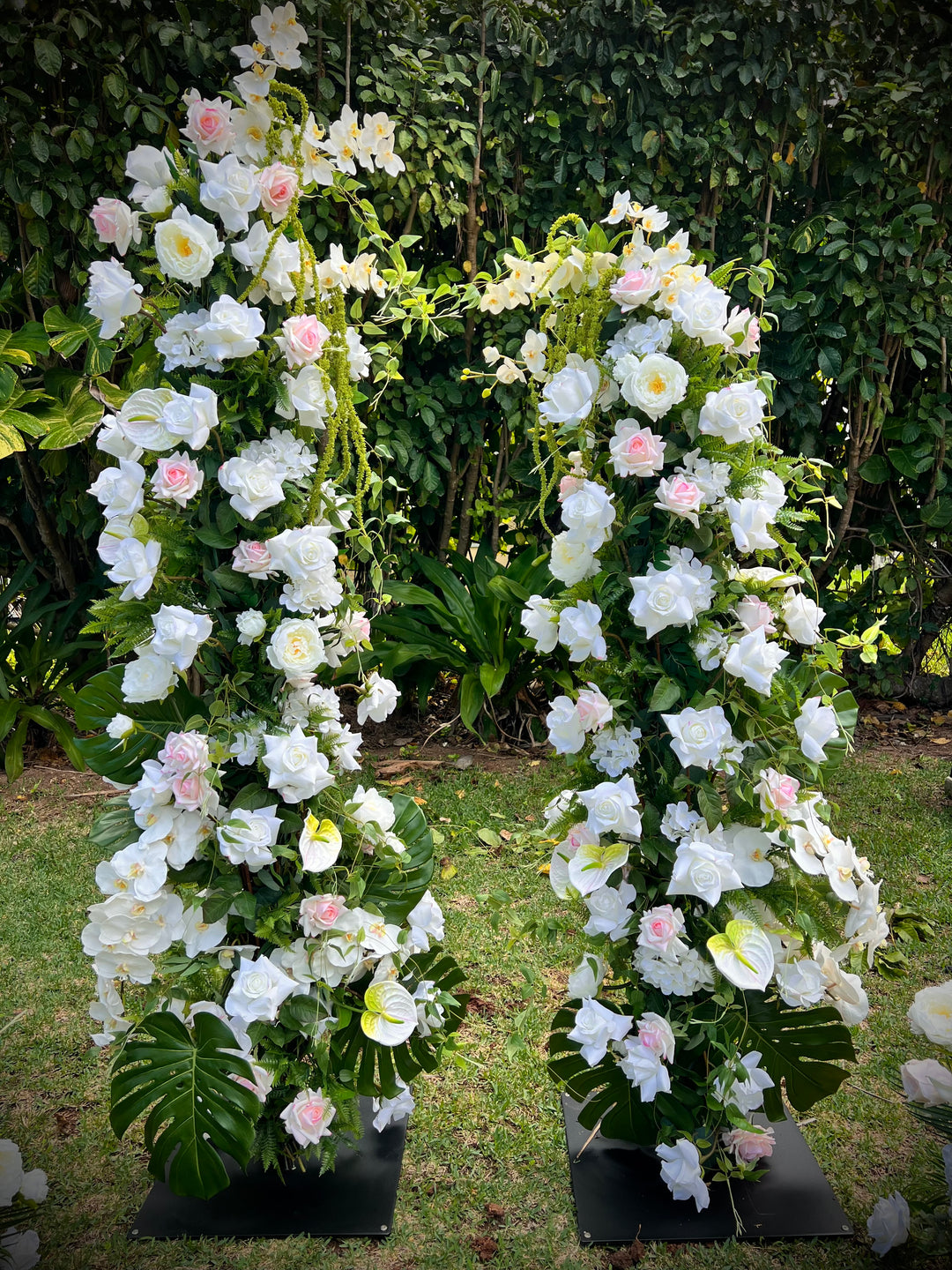 Soana Floral Pillars