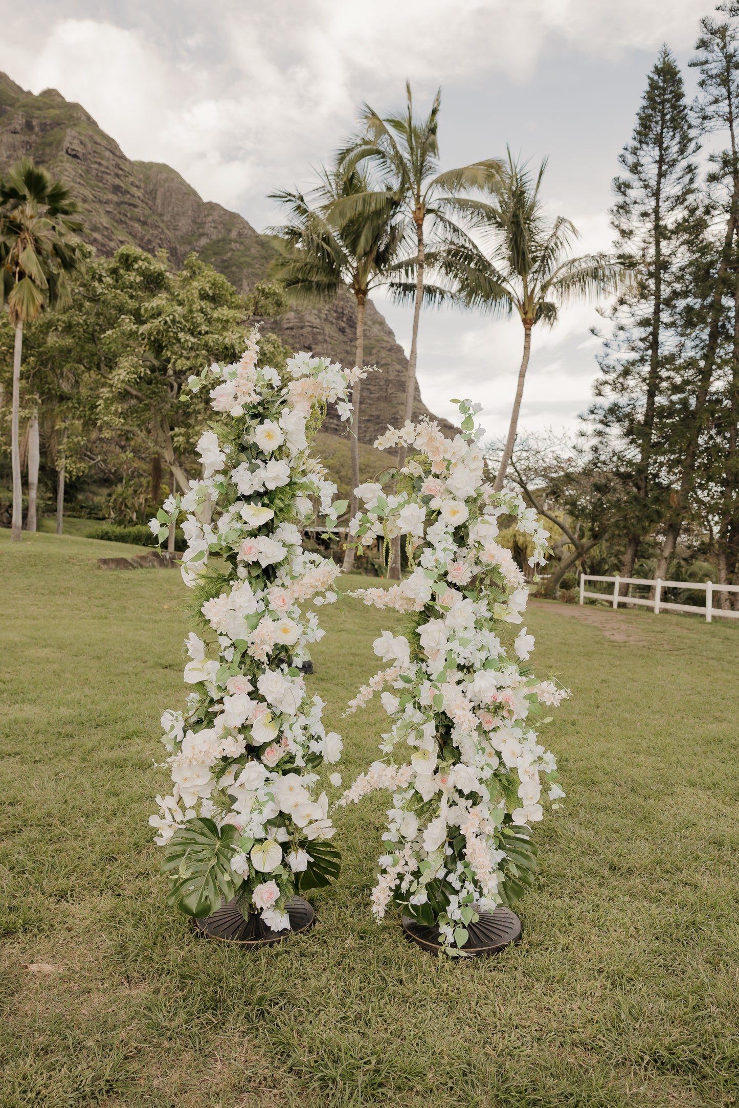 Soana Floral Pillars